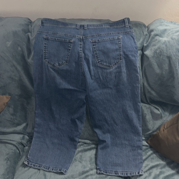 Gloria Vanderbilt size 14 stretchy capri Jeans 💕 - Picture 4 of 4